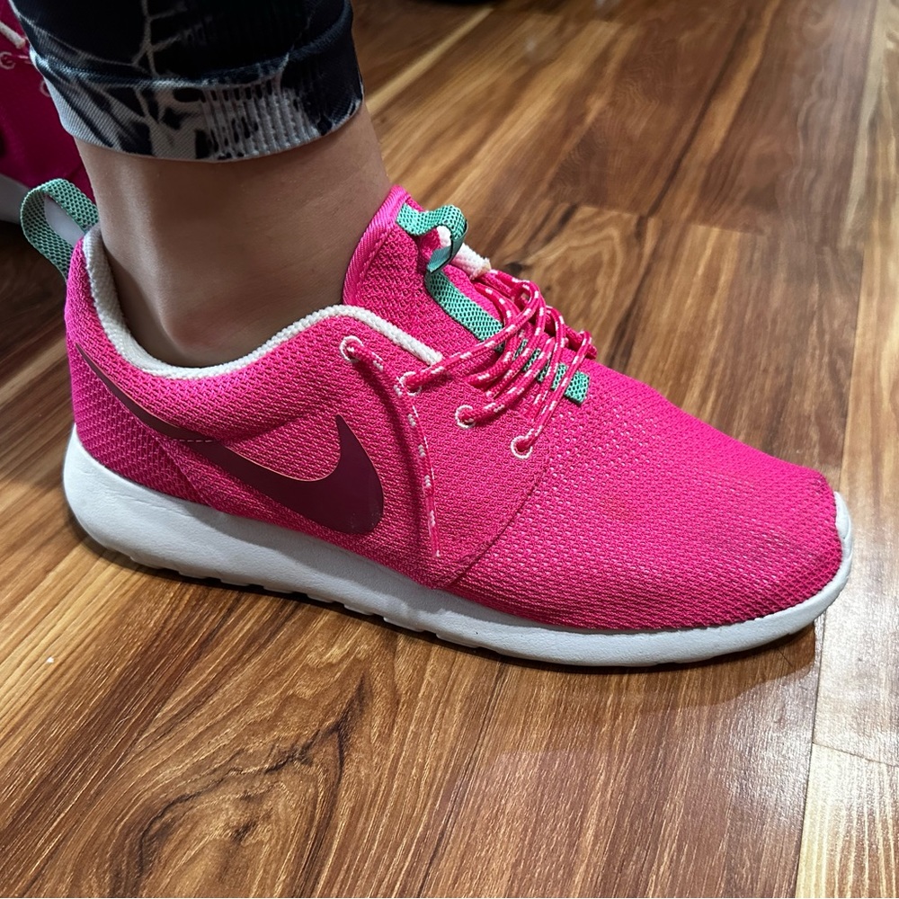 Nike Women’s size 11 Roshe